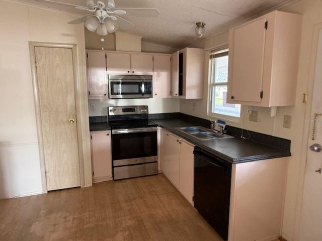 1832 W SCHWARTZ BOULEVARD, Lady Lake, FL 32159