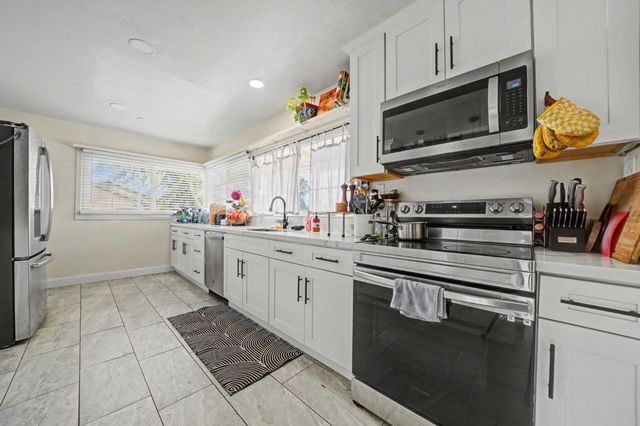 306 Dean Way, Folsom, CA 95630