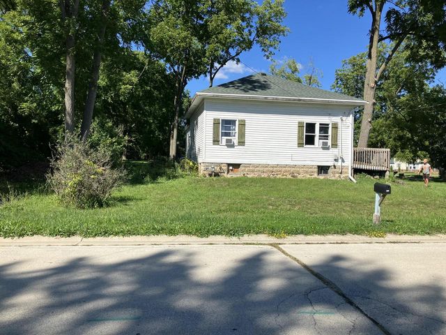 10400 W Parnell AVENUE, Hales Corners, WI 53130