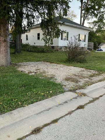 10400 W Parnell AVENUE, Hales Corners, WI 53130