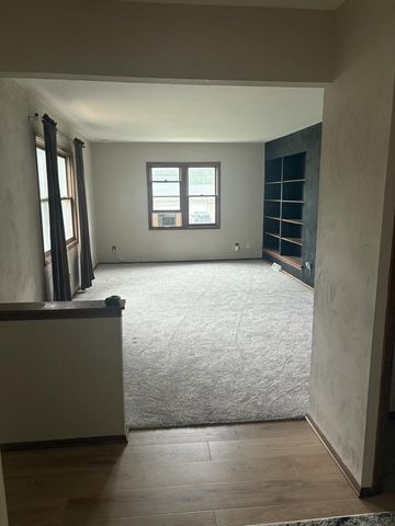 10400 W Parnell AVENUE, Hales Corners, WI 53130