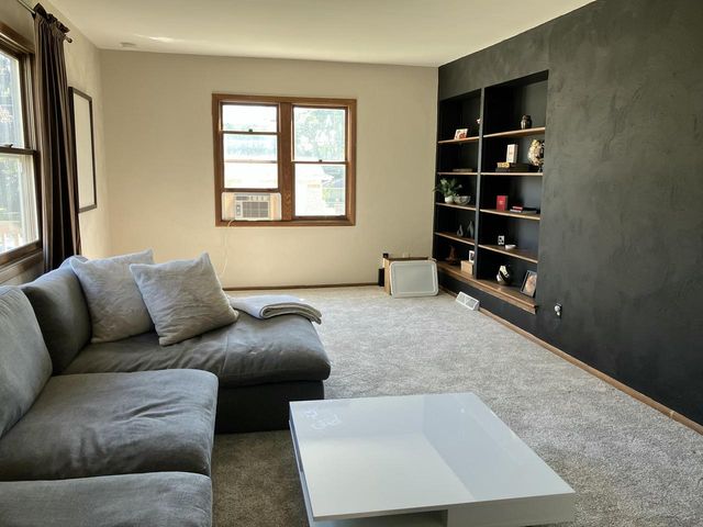 10400 W Parnell AVENUE, Hales Corners, WI 53130