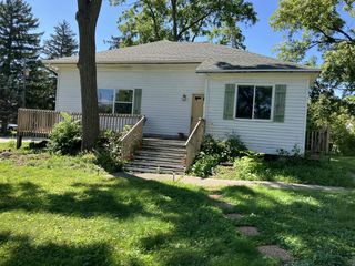 10400 W Parnell AVENUE, Hales Corners, WI 53130