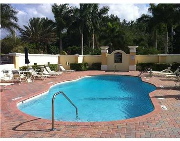 9021 SW 94 ST 606, Miami, FL 33176