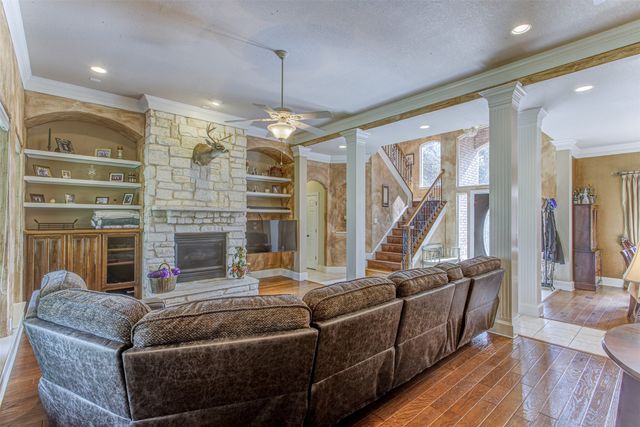 9313 Dosier Cove W, Fort Worth, TX 76179