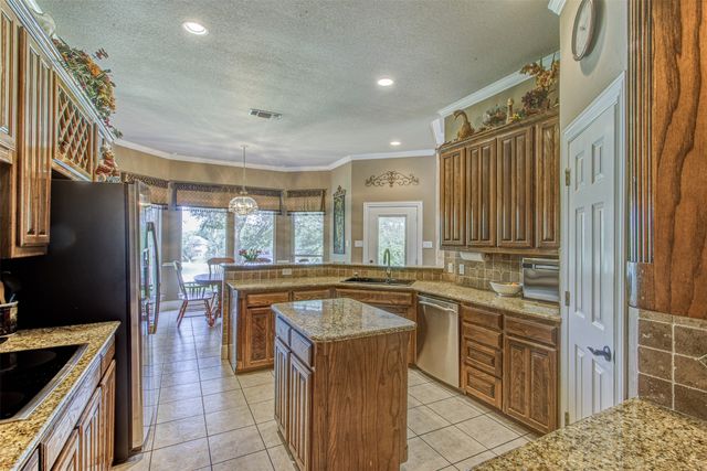 9313 Dosier Cove W, Fort Worth, TX 76179