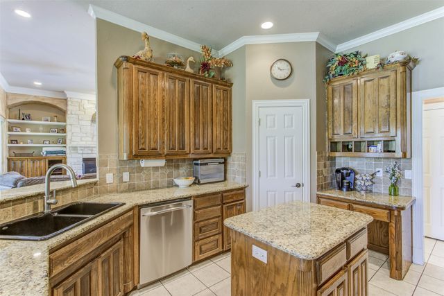 9313 Dosier Cove W, Fort Worth, TX 76179