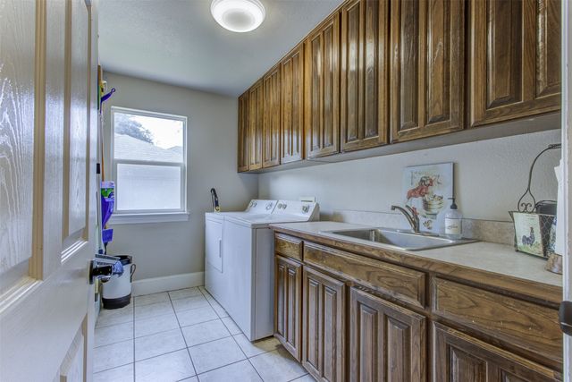 9313 Dosier Cove W, Fort Worth, TX 76179