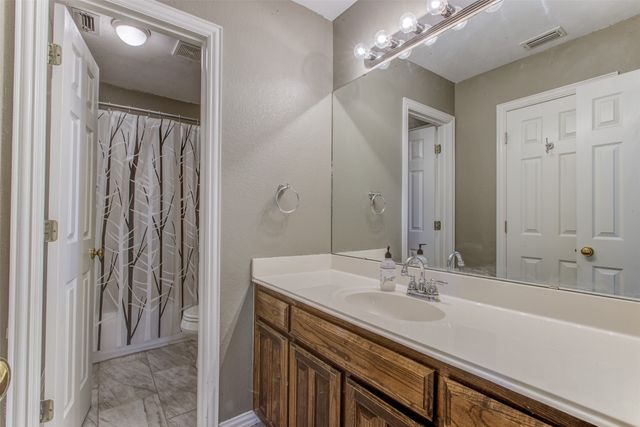 9313 Dosier Cove W, Fort Worth, TX 76179