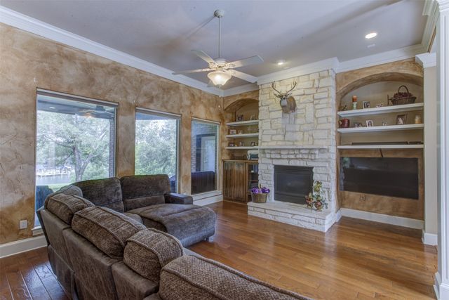 9313 Dosier Cove W, Fort Worth, TX 76179