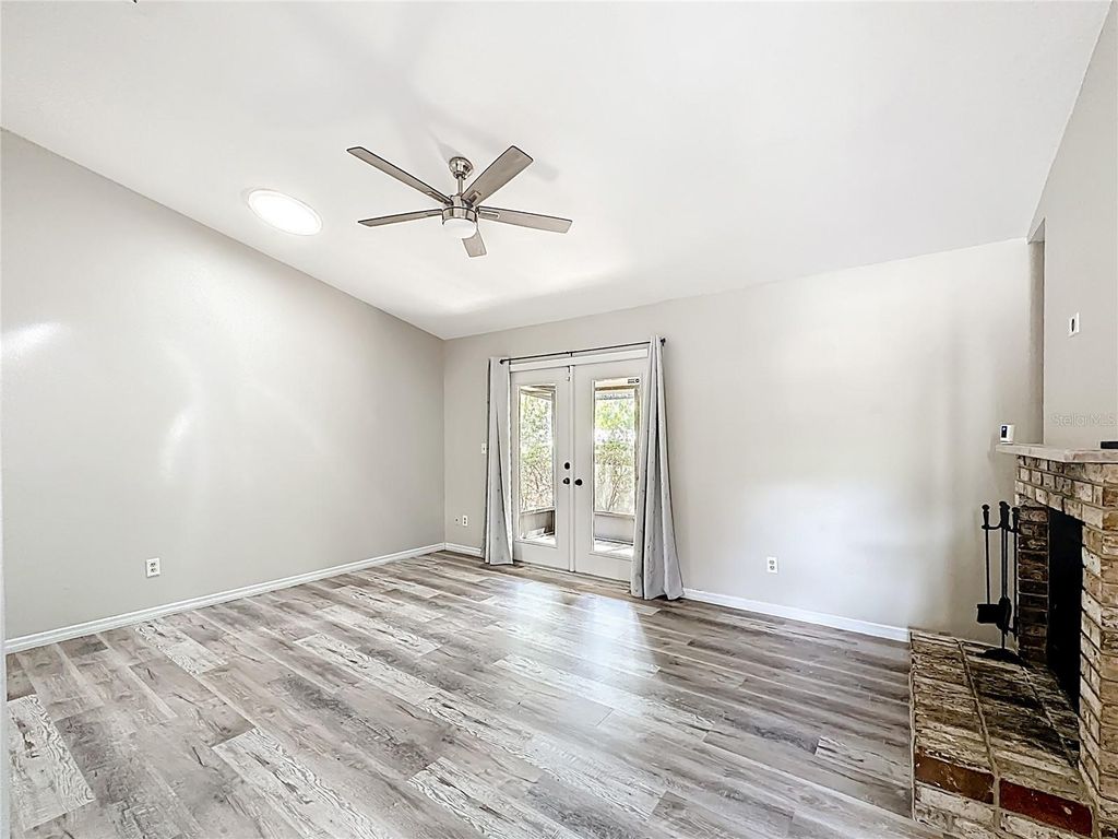 Image 11 of property listing at 4019 NW 17TH TERRACE, Gainesville, FL 32605