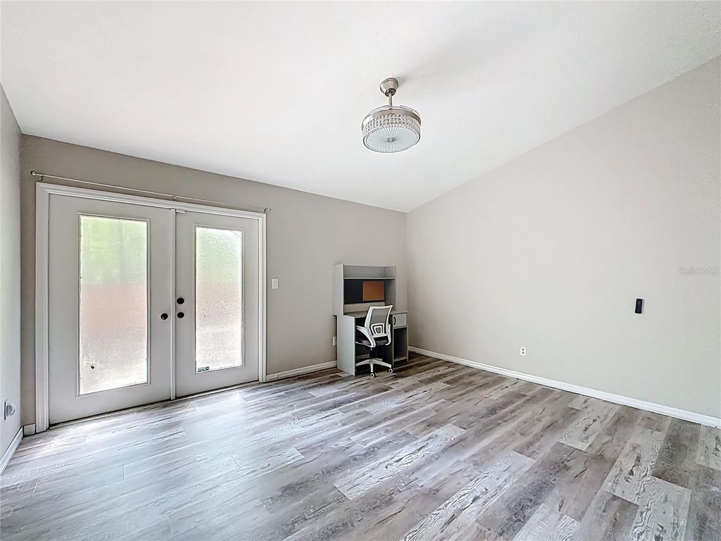 Image 12 of property listing at 4019 NW 17TH TERRACE, Gainesville, FL 32605