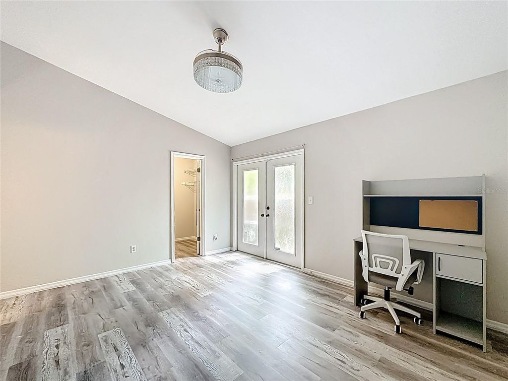 Image 13 of property listing at 4019 NW 17TH TERRACE, Gainesville, FL 32605