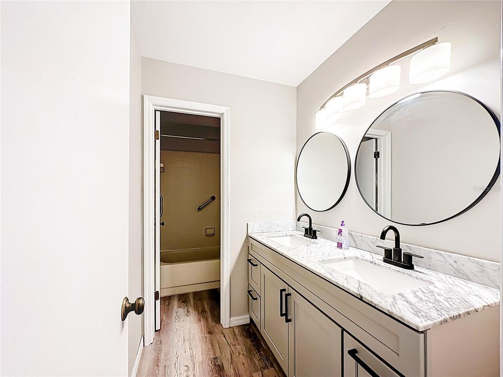 Image 15 of property listing at 4019 NW 17TH TERRACE, Gainesville, FL 32605