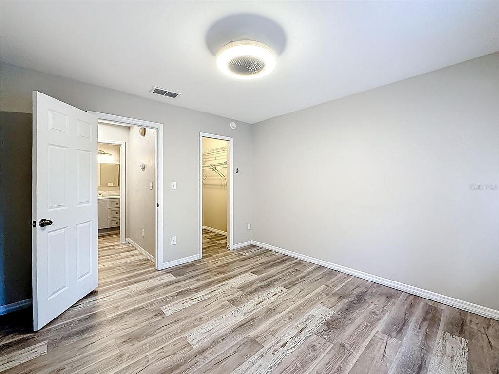 Image 17 of property listing at 4019 NW 17TH TERRACE, Gainesville, FL 32605