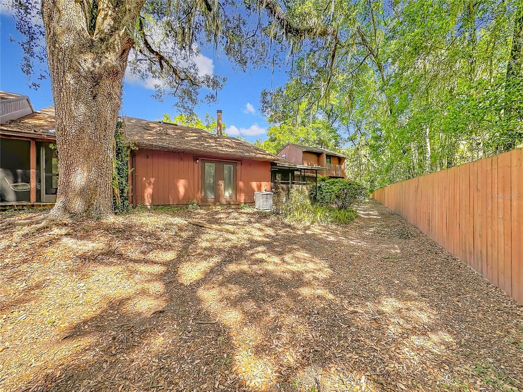 Image 24 of property listing at 4019 NW 17TH TERRACE, Gainesville, FL 32605