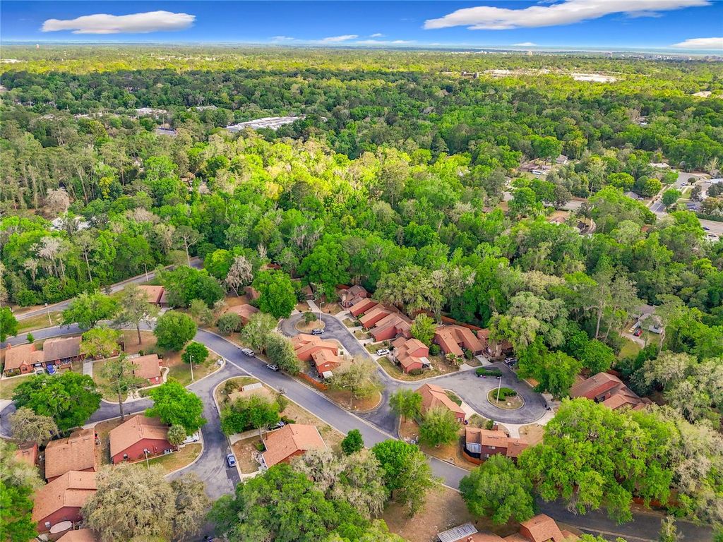 Image 25 of property listing at 4019 NW 17TH TERRACE, Gainesville, FL 32605