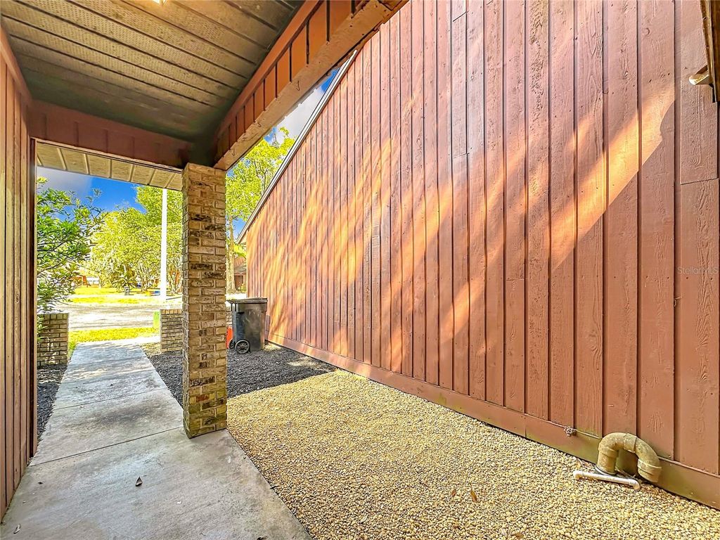 Image 6 of property listing at 4019 NW 17TH TERRACE, Gainesville, FL 32605