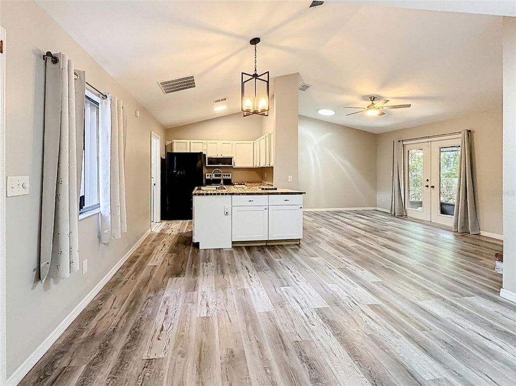 Image 8 of property listing at 4019 NW 17TH TERRACE, Gainesville, FL 32605