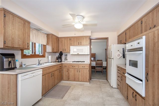 8501 Pin Oak Drive, Parma, OH 44130