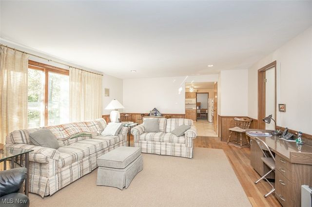 8501 Pin Oak Drive, Parma, OH 44130