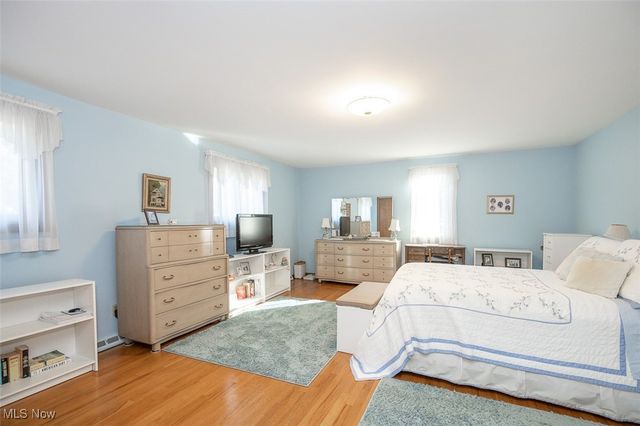 8501 Pin Oak Drive, Parma, OH 44130