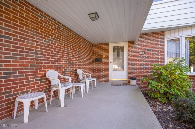 8501 Pin Oak Drive, Parma, OH 44130