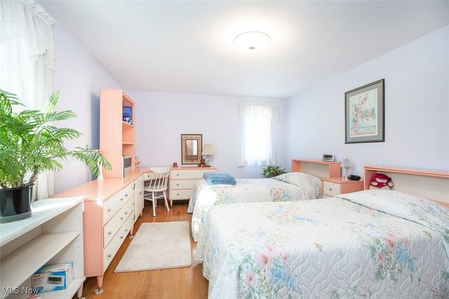 8501 Pin Oak Drive, Parma, OH 44130