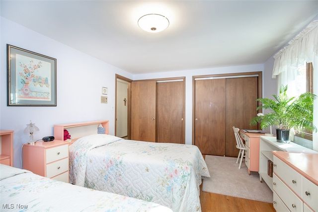 8501 Pin Oak Drive, Parma, OH 44130