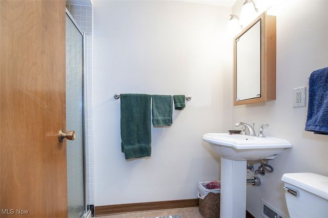 8501 Pin Oak Drive, Parma, OH 44130