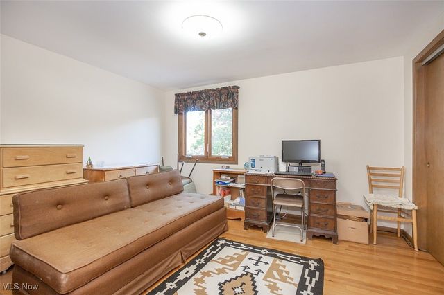 8501 Pin Oak Drive, Parma, OH 44130