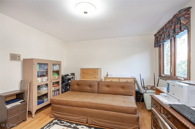 8501 Pin Oak Drive, Parma, OH 44130