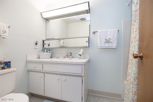 8501 Pin Oak Drive, Parma, OH 44130