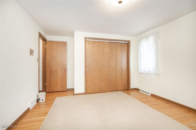 8501 Pin Oak Drive, Parma, OH 44130