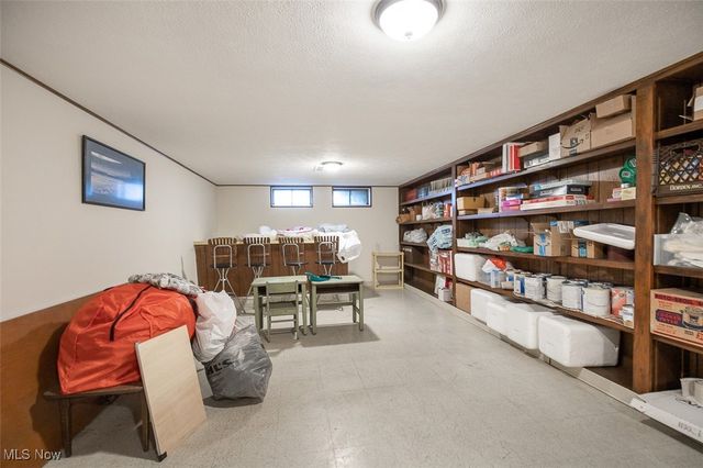 8501 Pin Oak Drive, Parma, OH 44130