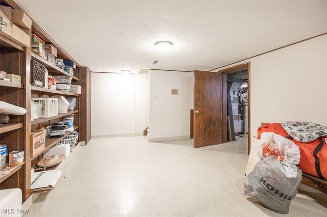 8501 Pin Oak Drive, Parma, OH 44130