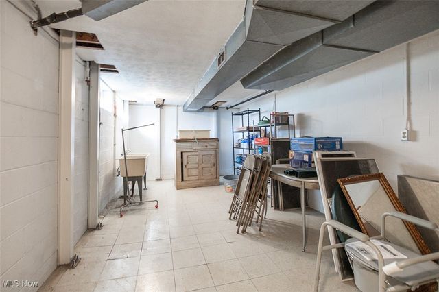 8501 Pin Oak Drive, Parma, OH 44130