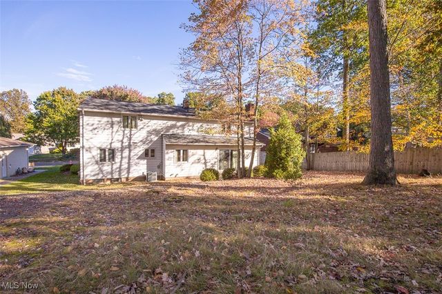 8501 Pin Oak Drive, Parma, OH 44130