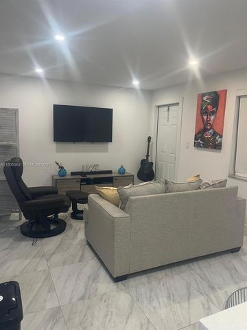 2145 Pierce Street 422, Hollywood, FL 33020