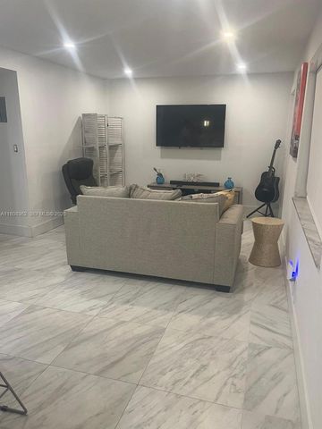 2145 Pierce Street 422, Hollywood, FL 33020