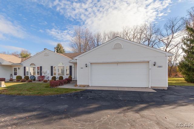 901 Carriage Drive, Tecumseh, MI 49286