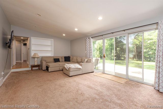 32484 Chesterbrook Street, Farmington Hills, MI 48334