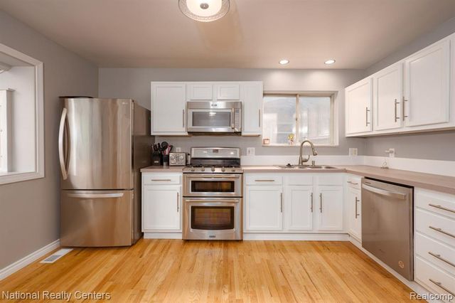 32484 Chesterbrook Street, Farmington Hills, MI 48334