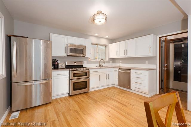 32484 Chesterbrook Street, Farmington Hills, MI 48334
