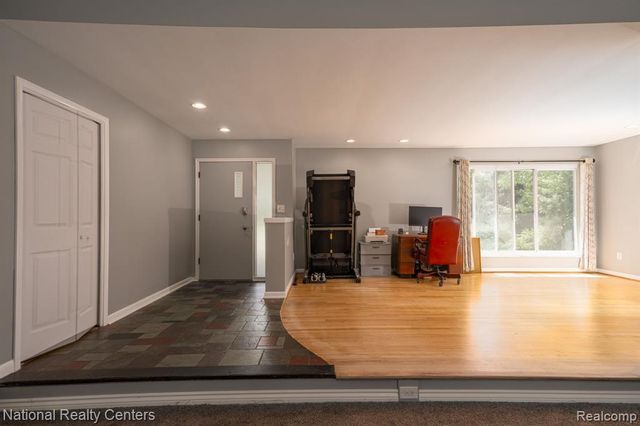 32484 Chesterbrook Street, Farmington Hills, MI 48334