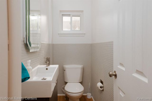 32484 Chesterbrook Street, Farmington Hills, MI 48334