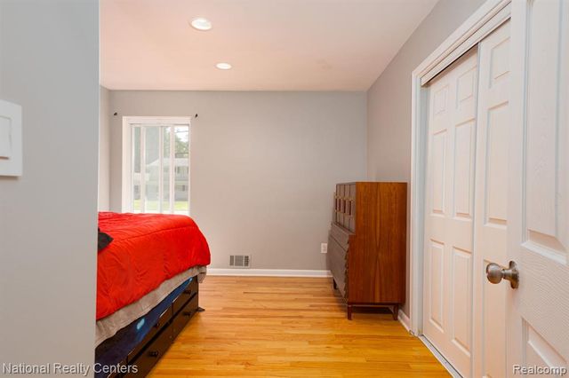 32484 Chesterbrook Street, Farmington Hills, MI 48334