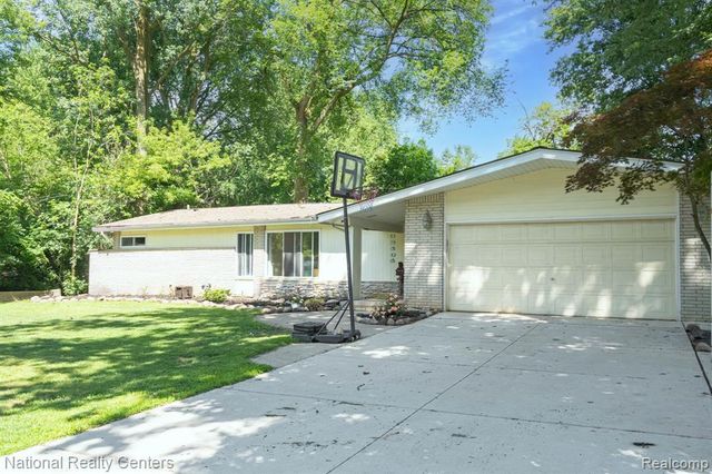 32484 Chesterbrook Street, Farmington Hills, MI 48334