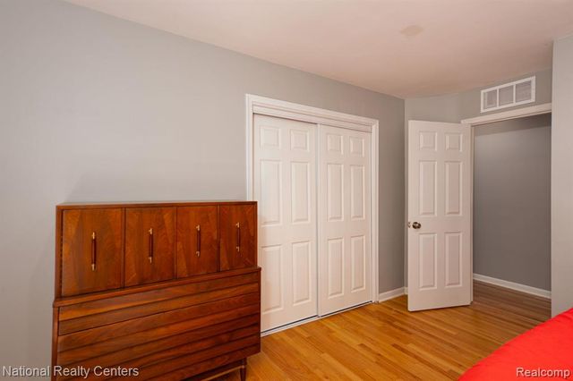 32484 Chesterbrook Street, Farmington Hills, MI 48334