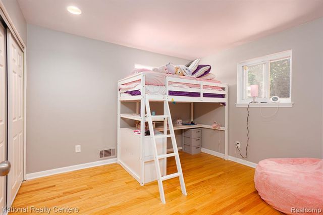 32484 Chesterbrook Street, Farmington Hills, MI 48334